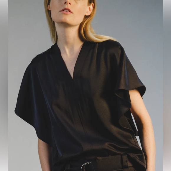 SAINTART Finn V-neck Charmeuse top - Picture 6 of 6